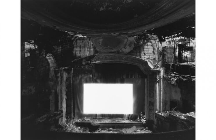 Capturing the Transience of Time - The Photography of Hiroshi Sugimoto - Ideelart