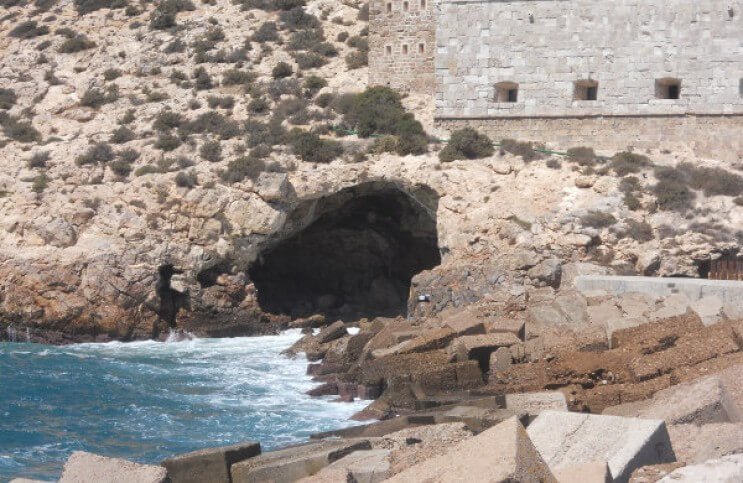 Were the Neanderthals the Very First Creators of Abstract Cave Art? - Ideelart