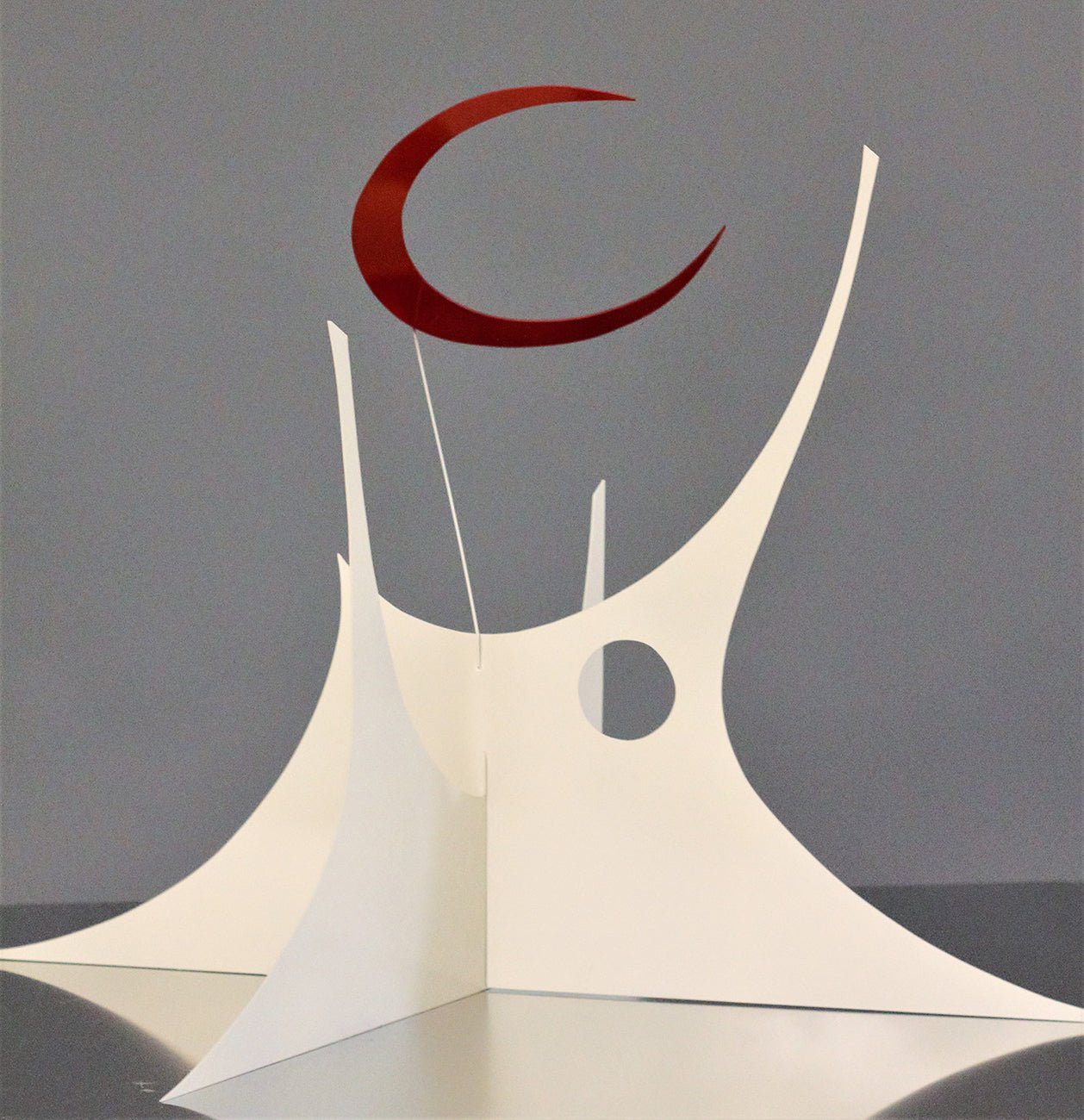 White Mastodonte Under Red Moon - Amaury Maillet - Abstract Sculpture - Ideelart