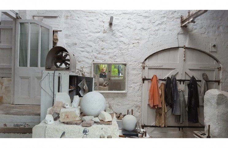 Barbara Hepworth - Among the Sculptures in the Garden - Ideelart